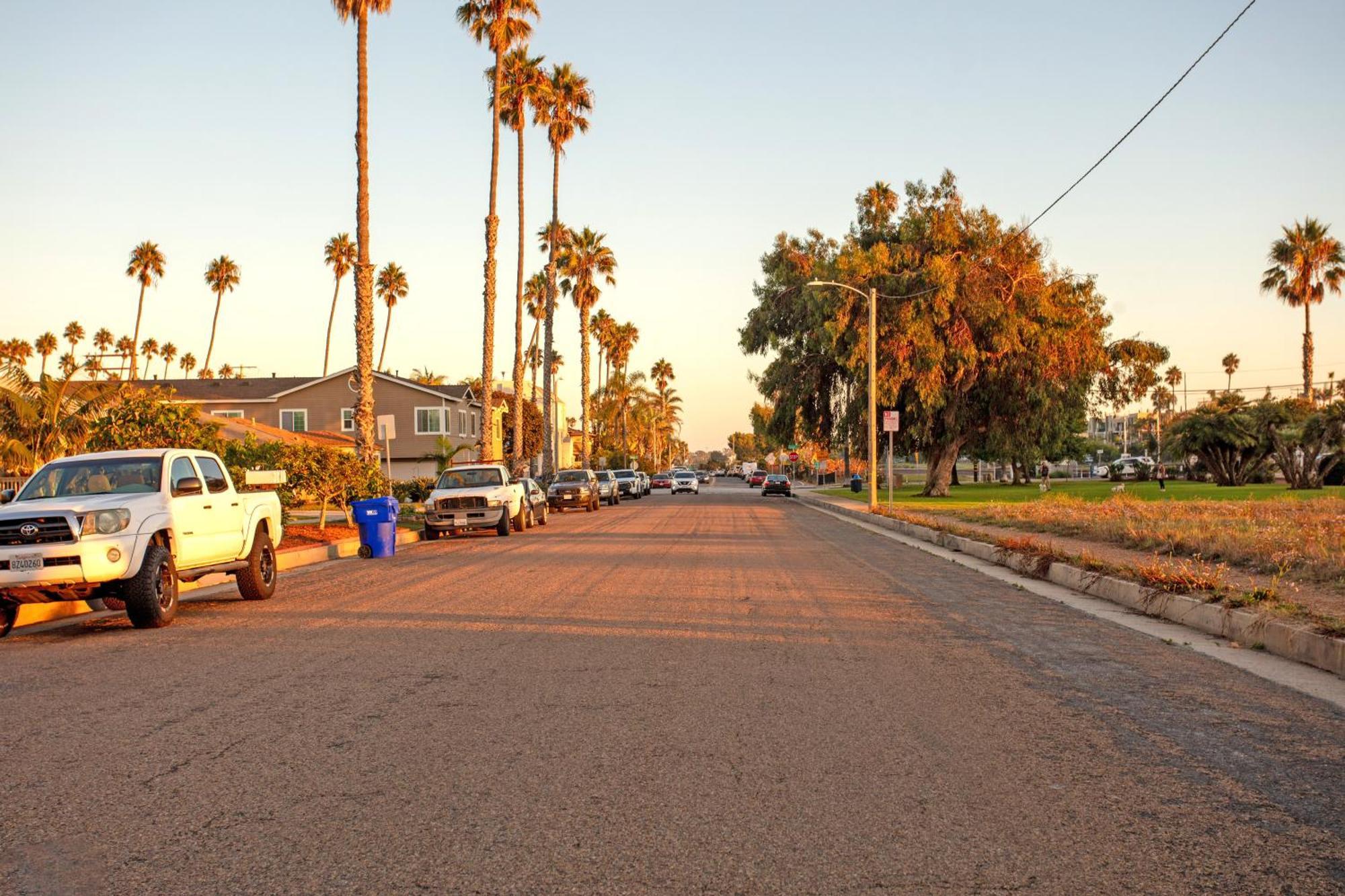 1 Block From Beach - Steps From Restaurants & Shops Oceanside Exterior photo